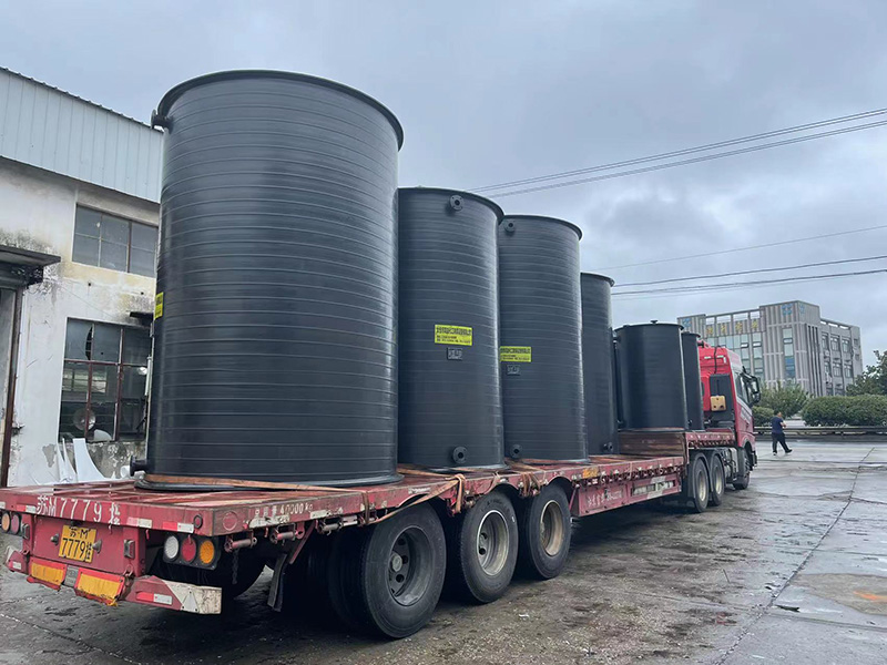 發往浙江寧波HDPE儲罐出貨中